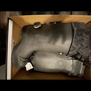 Baffin Titan Snowboot -45 Size 11 NIB.